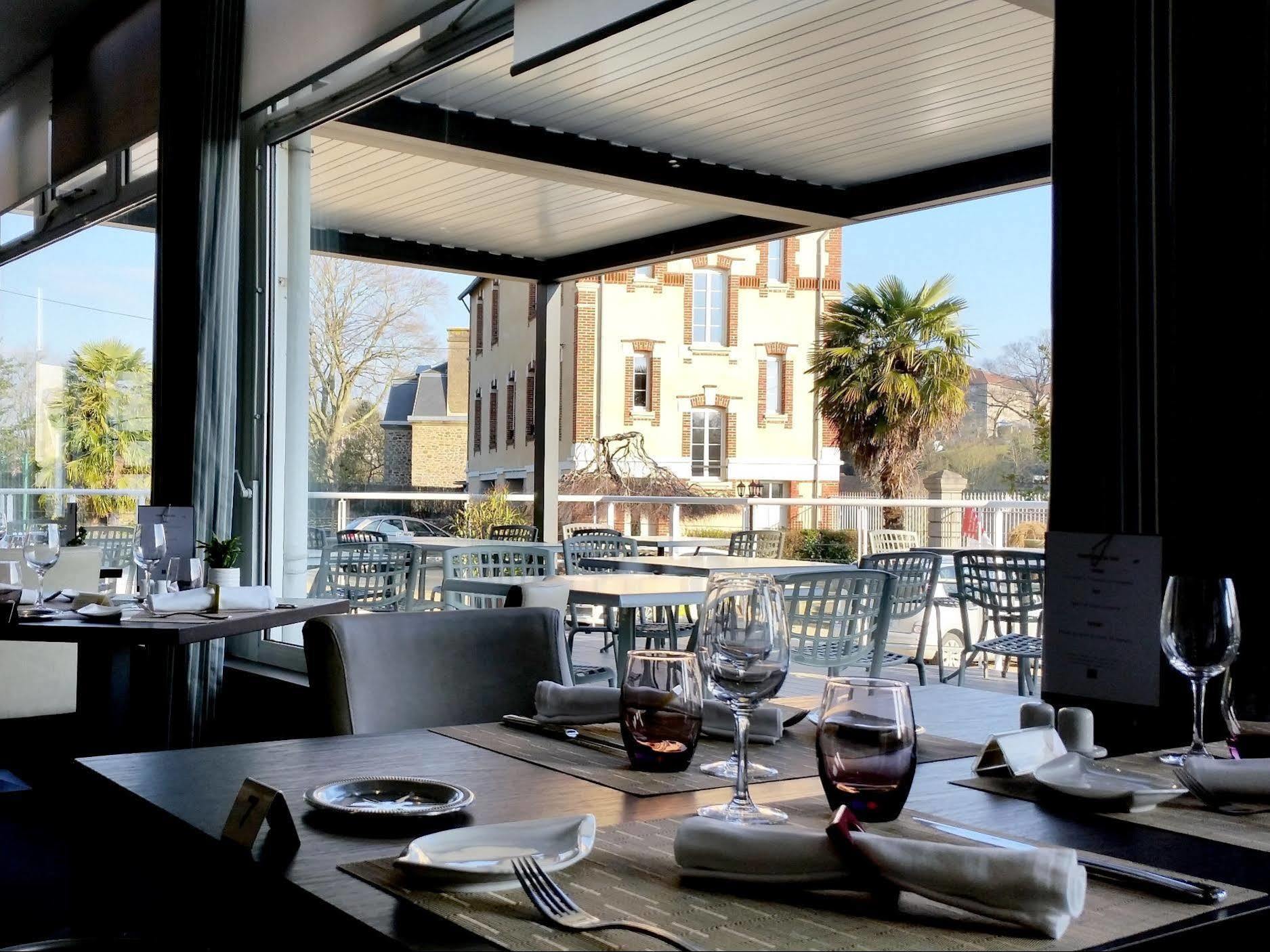 Logis Au Grand Hotel Et Son Restaurant Mayenne Exteriér fotografie